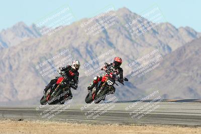 media/Dec-01-2025-Moto Forza (Mon) [[2daa91e15f]]/3-Beginner Group/Session 4 Turn 9/
